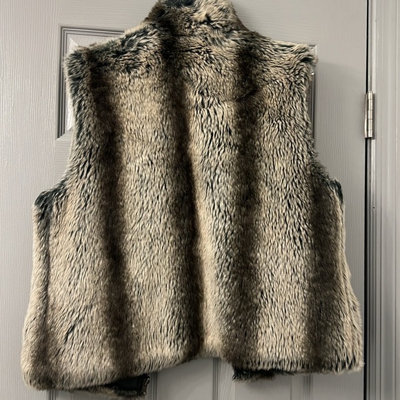 Blassport Reversible Fur zip up Vest Size Medium - Picture 4 of 5